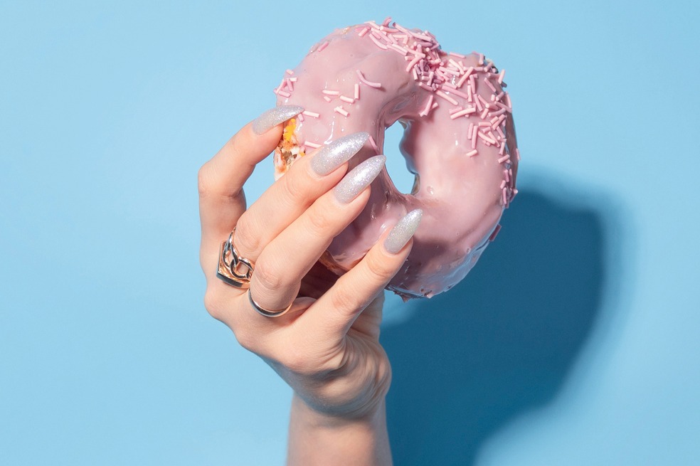 Uñas a la moda, así es la tendencia ‘glazed donut’