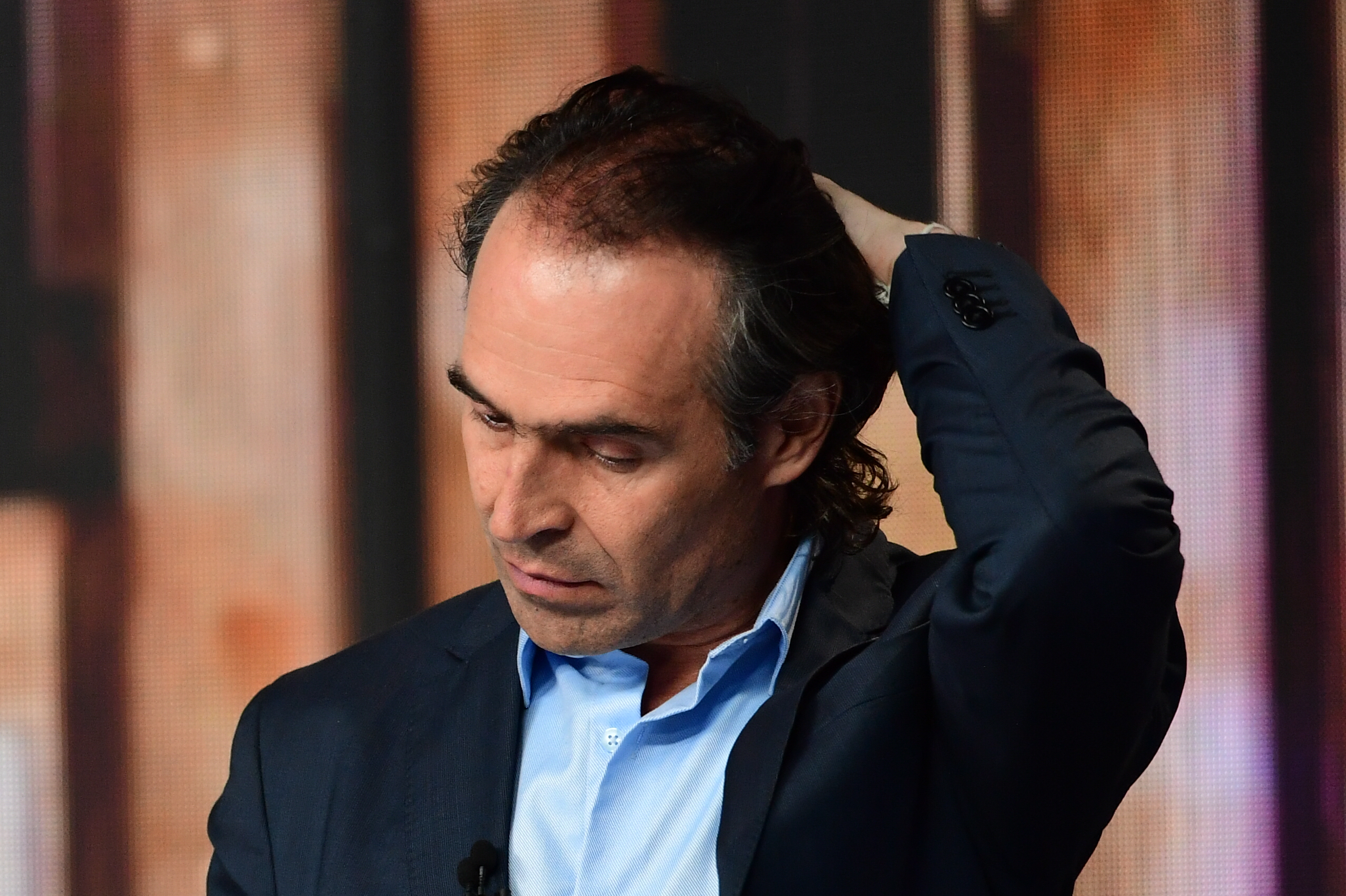Barrer bajo del tapete