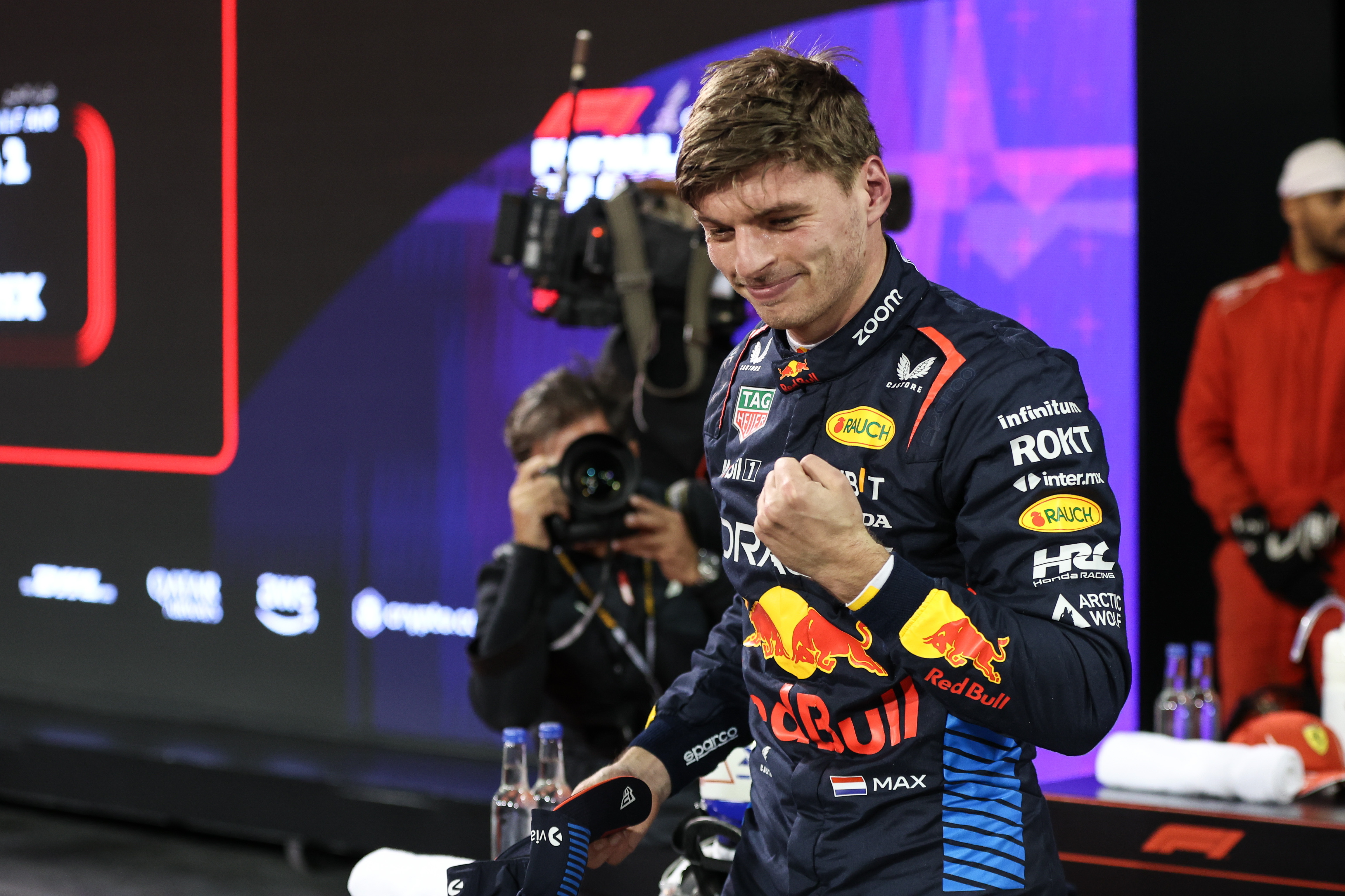 Verstappen no encuentra “ninguna razón” para dejar Red Bull