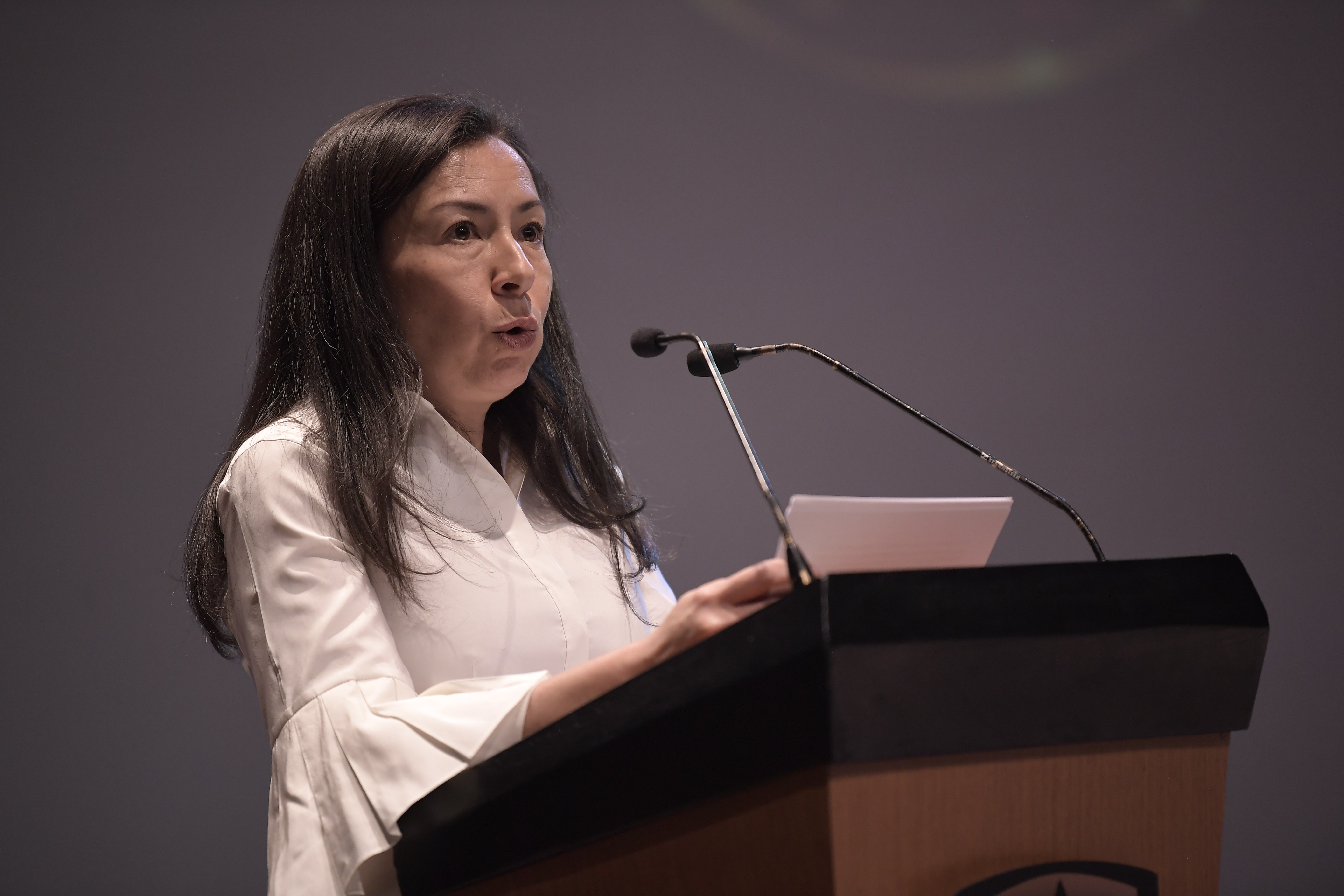 Rectora de la Universidad de Los Andes, en la ceremonia de entrega de la distinción "San Alberto Magno" a las familias Santo Domingo y Vegalara.