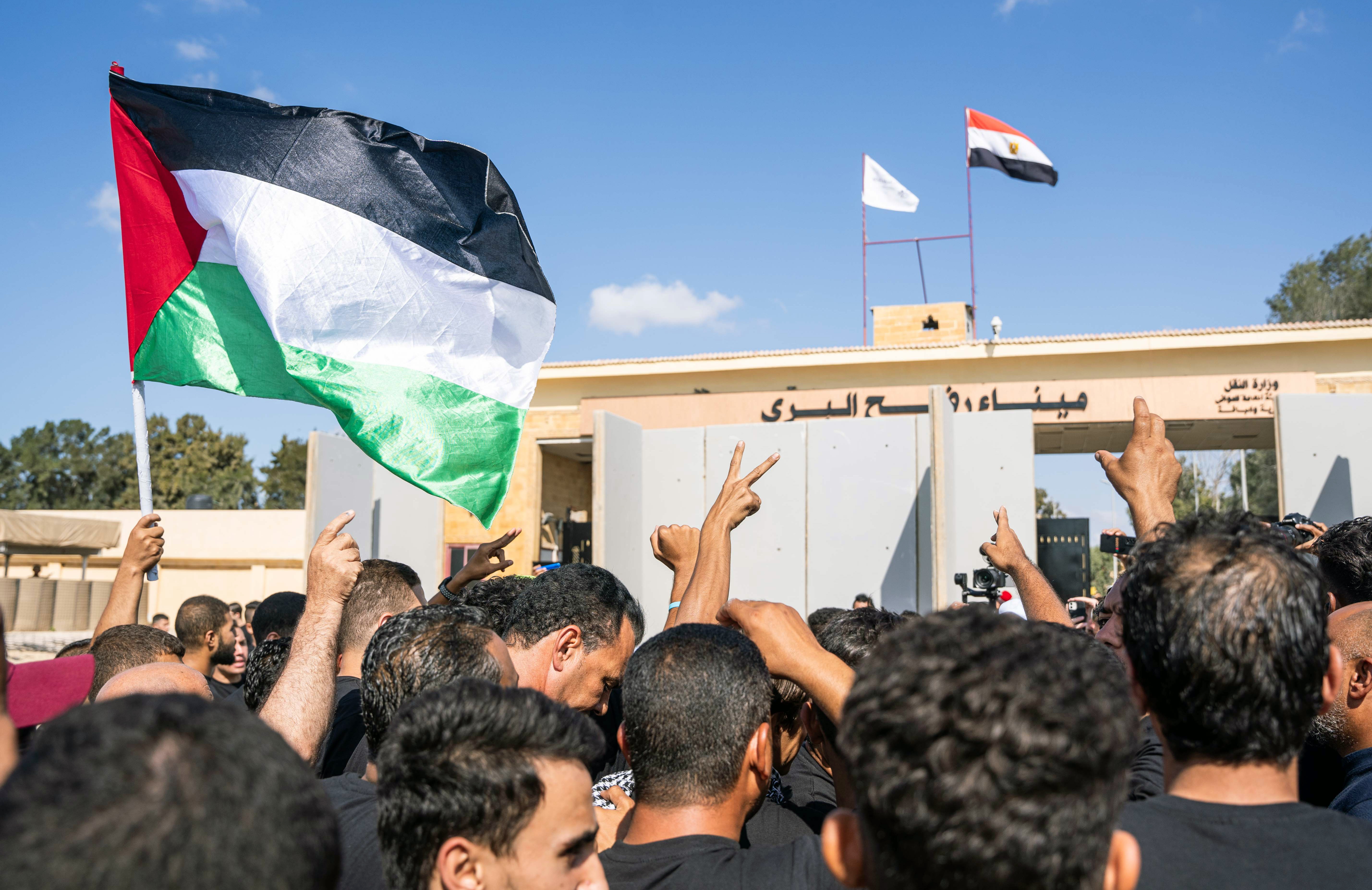 Así fue el éxodo de palestinos con nacionalidad de Egipto por el paso Rafah