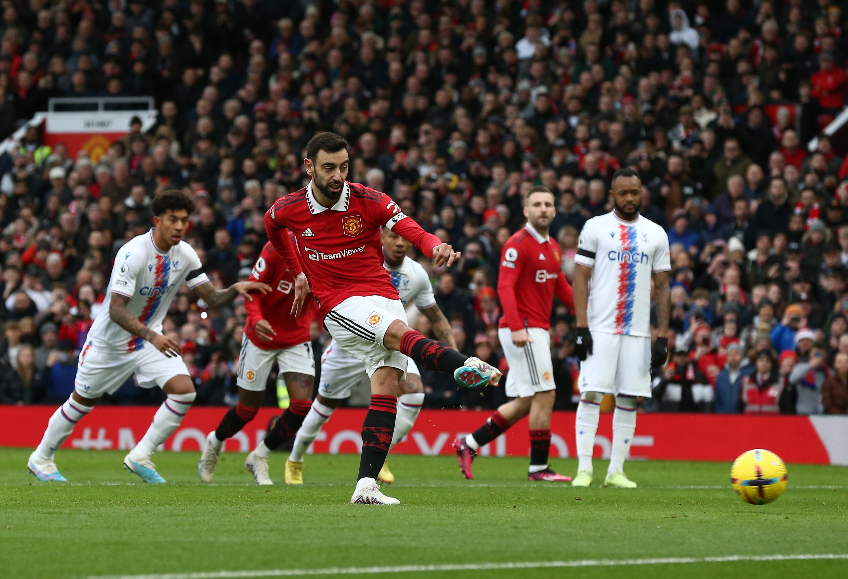 Premier League: Liverpool no levanta cabeza y Manchester ganó en casa