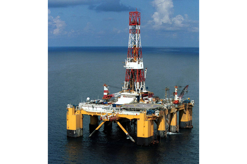 Esta es una de las plataformas que usa la empresa en el Golfo de México. / Bloomberg