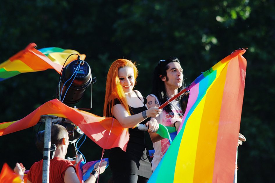 Adopción gay, un camino legal con ponencia negativa