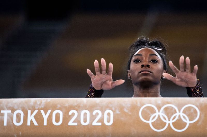 Simone Biles se bajó de dos competencias más en Tokio 2020