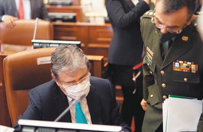 Oposición radica nueva moción de censura contra mindefensa
