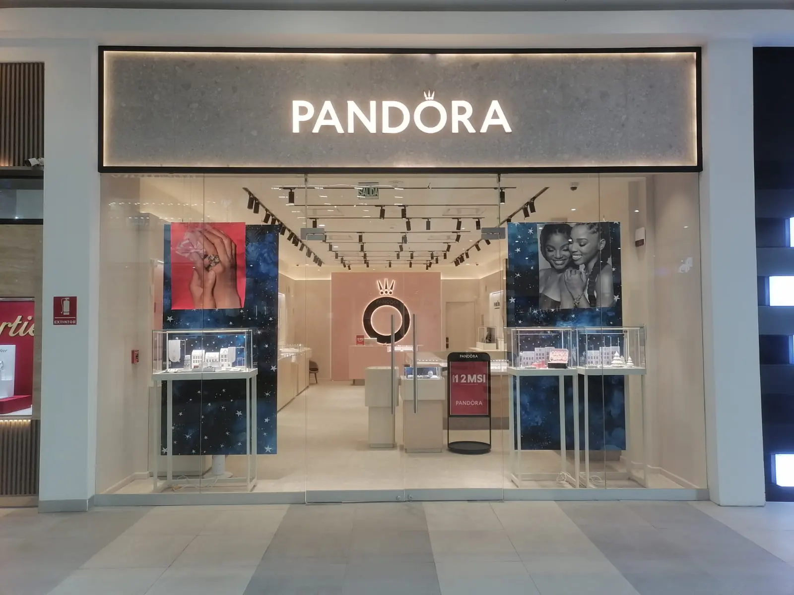 La plata está tan cara que Pandora está cambiando al platino