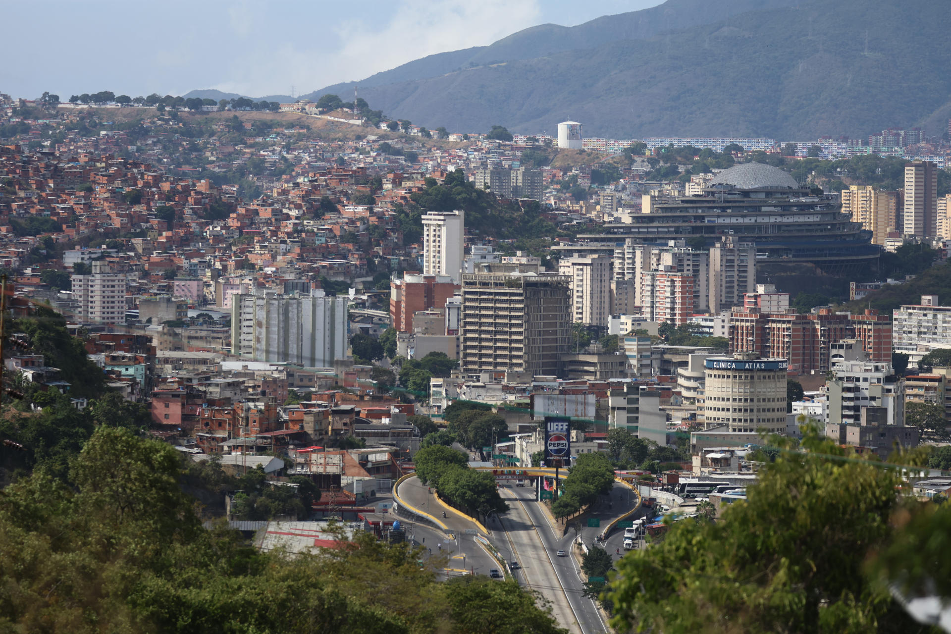 AME1901. CARACAS (VENEZUELA), 03/01/2026.- Fotografía que muestra el edificio helicoide sede del Servicio Bolivariano de Inteligencia Nacional (SEBIN) este sábado, en Caracas (Venezuela). EFE/ Miguel Gutiérrez
