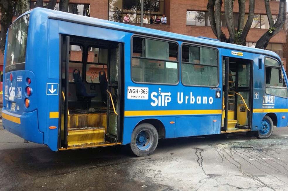 Atacan bus del SITP