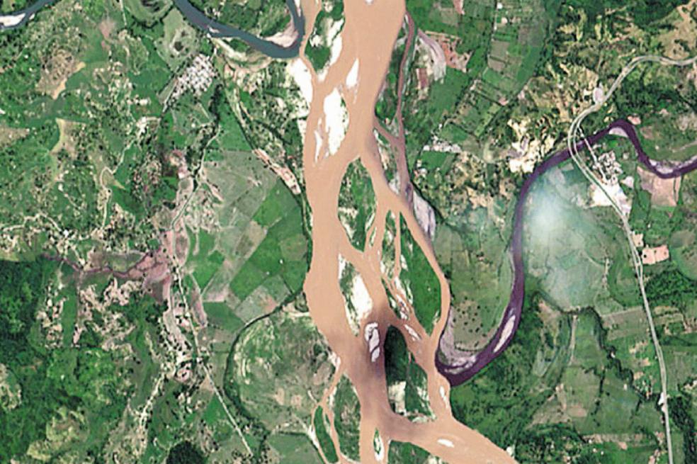 Una imagen del río Magdalena (centro) que recibe las aguas del río Negro, tomada por satélites de la ESA.  / Sentinel Vision team, VisioTerra, France