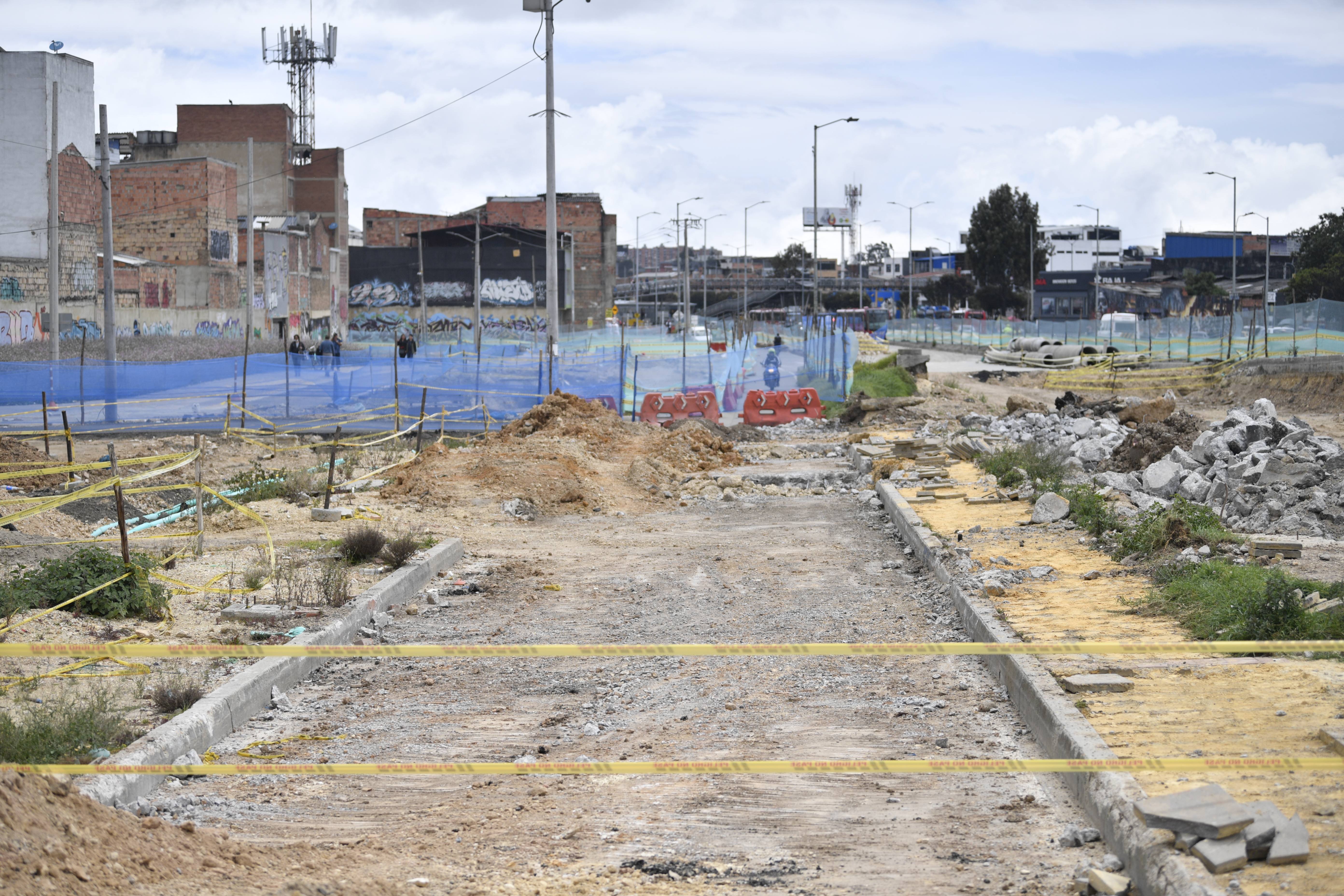 Obras para el nuevo puente de la autopista sur con avenida 68, sector puente de Venecia.