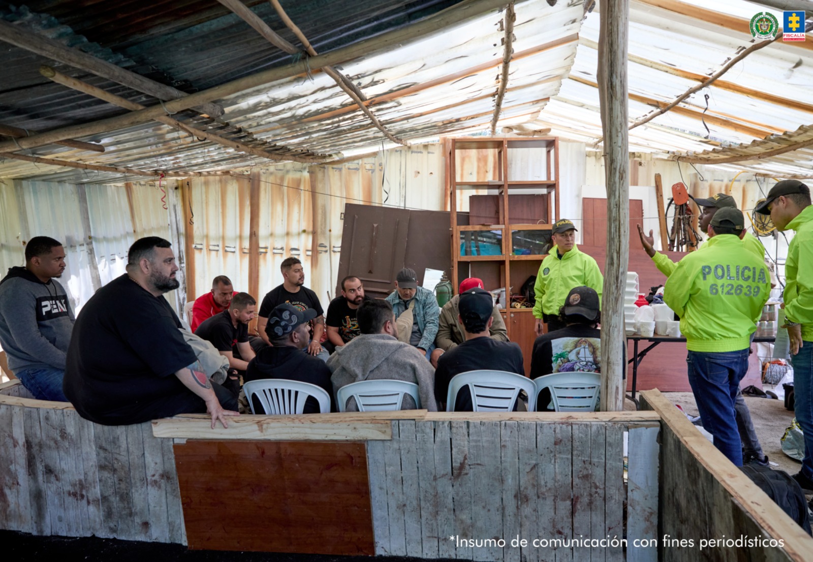 Si bien la fiscalía confirmó que varios involucrados escaparon, se confimó la captura de 13 personas, nueve extranjeros y cuatro colombianos. Todos aceptaron cargos.