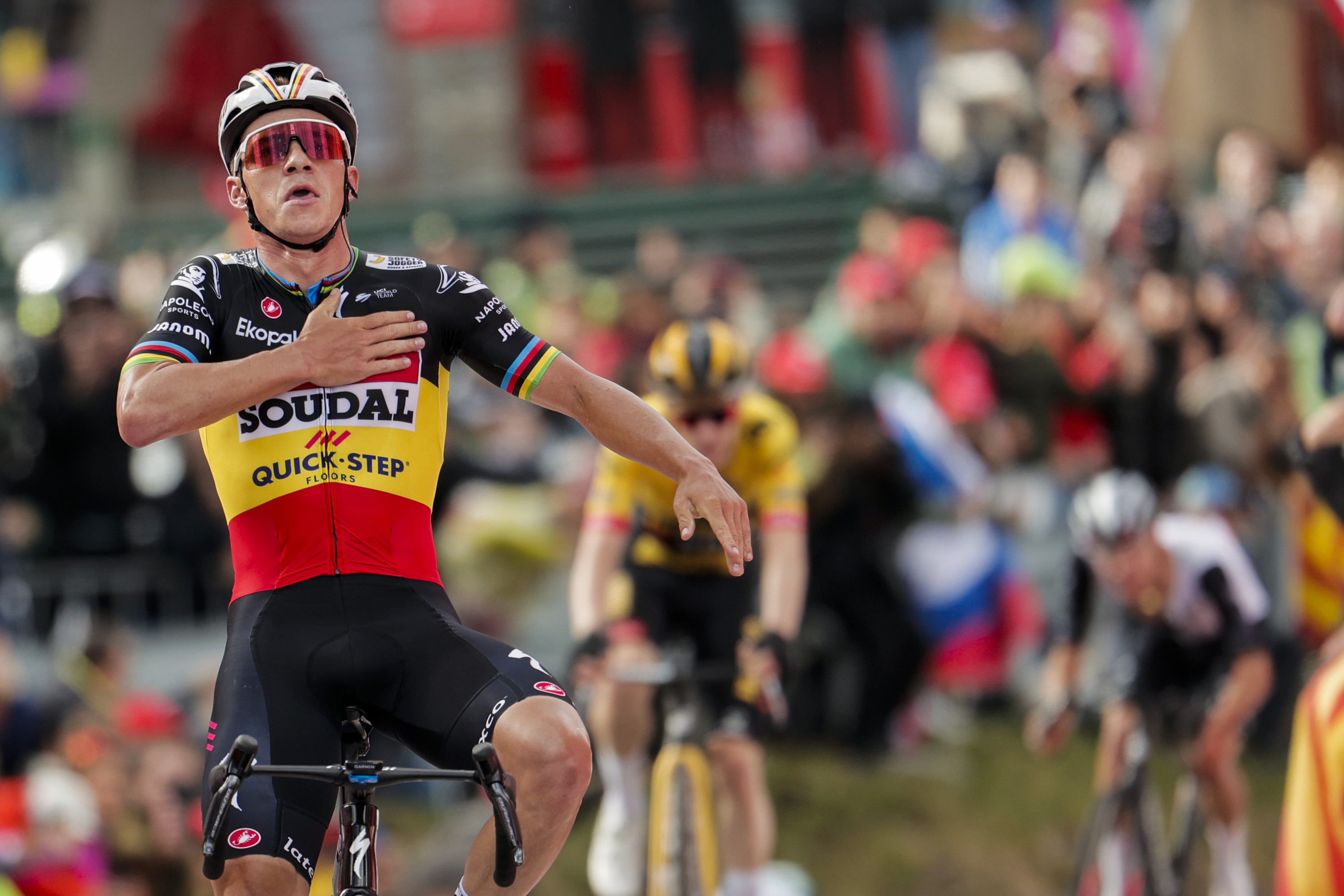 ARINSAL (ANDORRA), 28/08/2023.-El ciclista belga Remco Evenepoel, del Soudal Quick Step se impone vencedor de la tercera etapa de La Vuelta disputada entre Suria y Arinsal (Andorra), de 158,5 km de recorrido. EFE/ Manuel Bruque