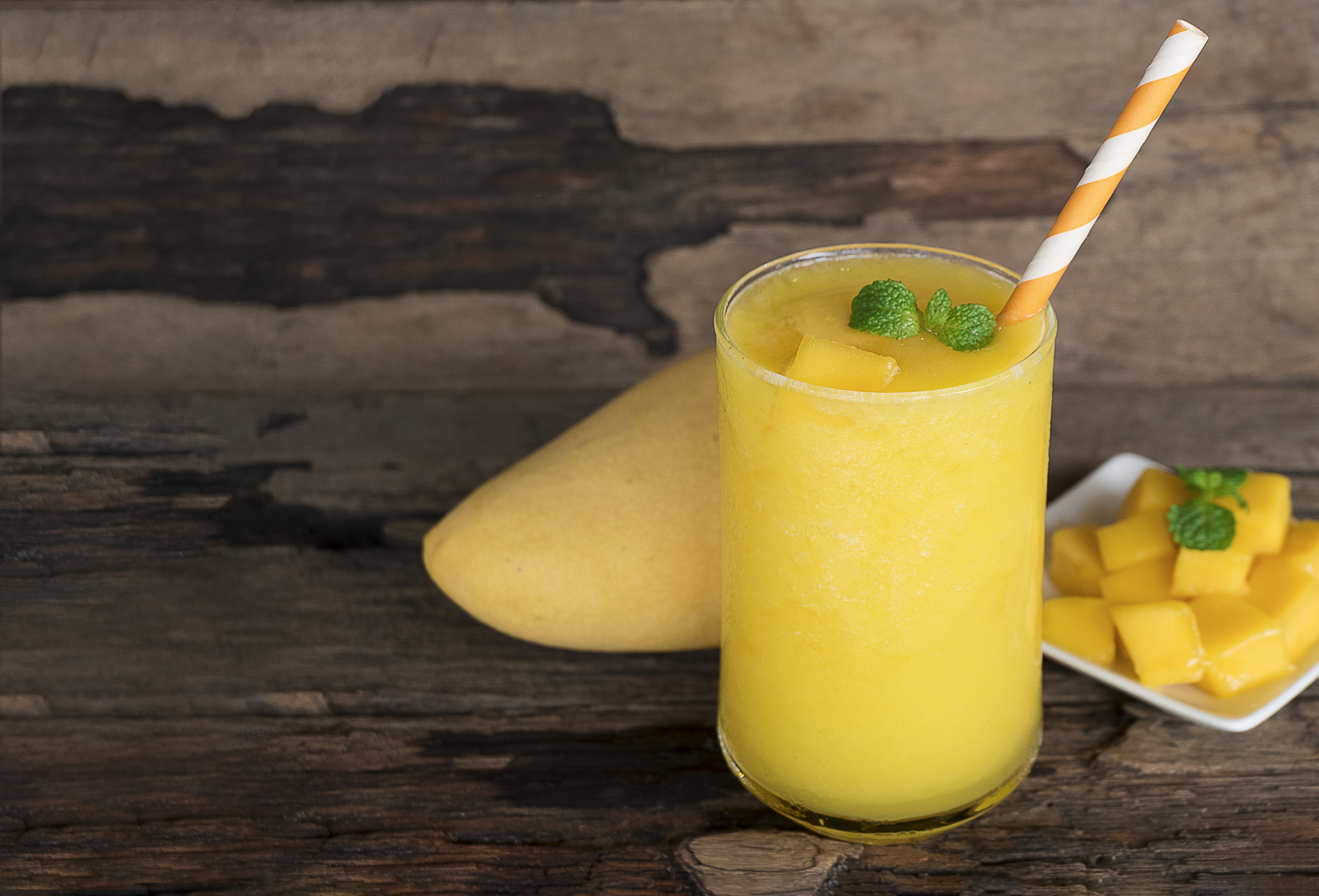 Aquí esta la receta para preparar una michelada de mango