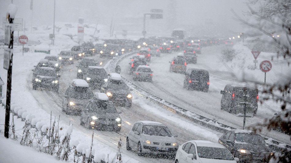 La nieve atrapó a miles de personas en Francia