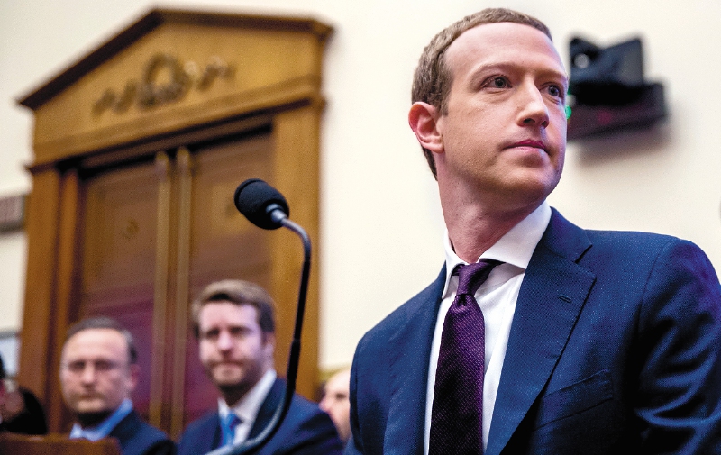 Abogado peruano reclama US$300.000 a Zuckerberg por dejarlo un mes sin Facebook
