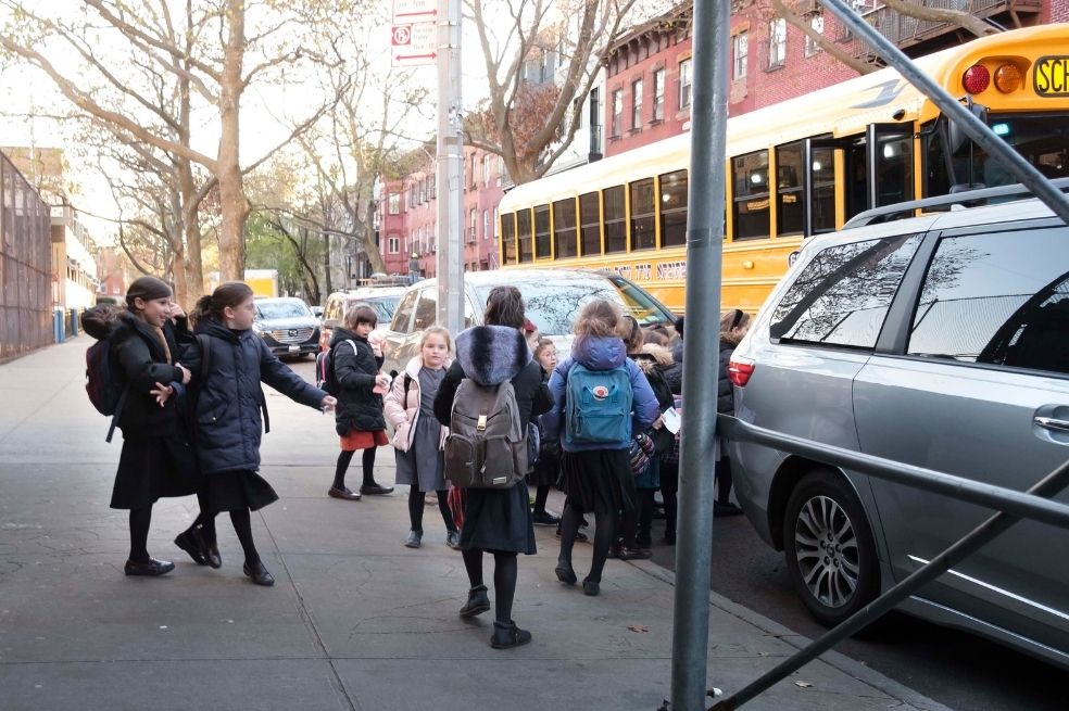 Las escuelas públicas de Nueva York vuelven a cerrar por el avance de la pandemia