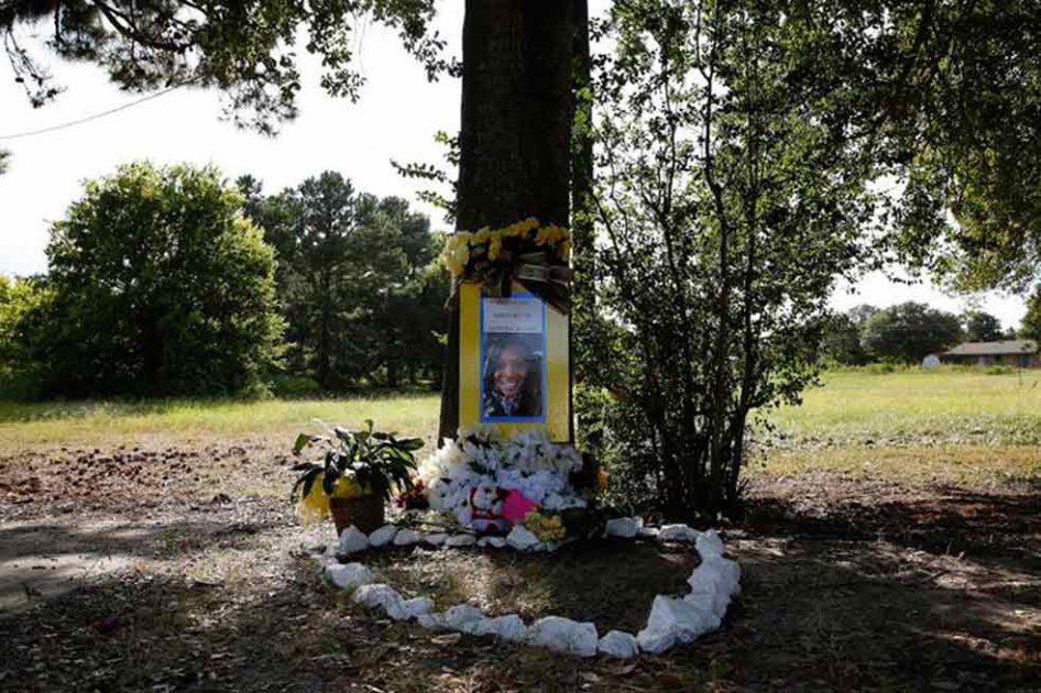 Afroamericana hallada muerta en una cárcel había sido amenazada por un policía