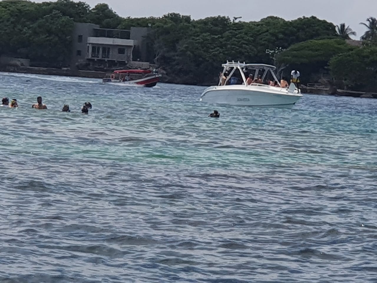 Turistas en Corales del Rosario
