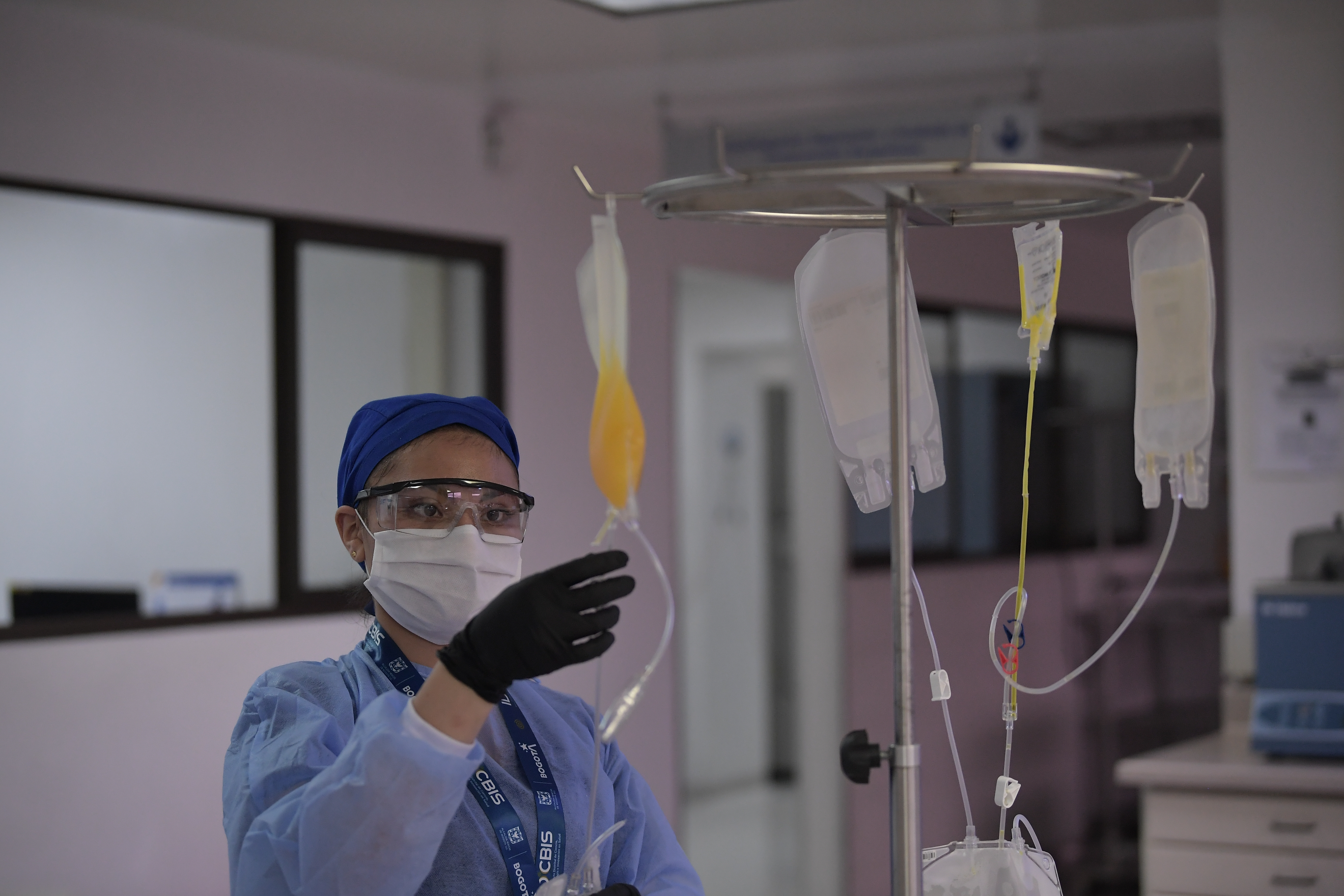 Estudio mostraría efectividad de plasma sanguíneo en Covid-19 severo si se administra temprano