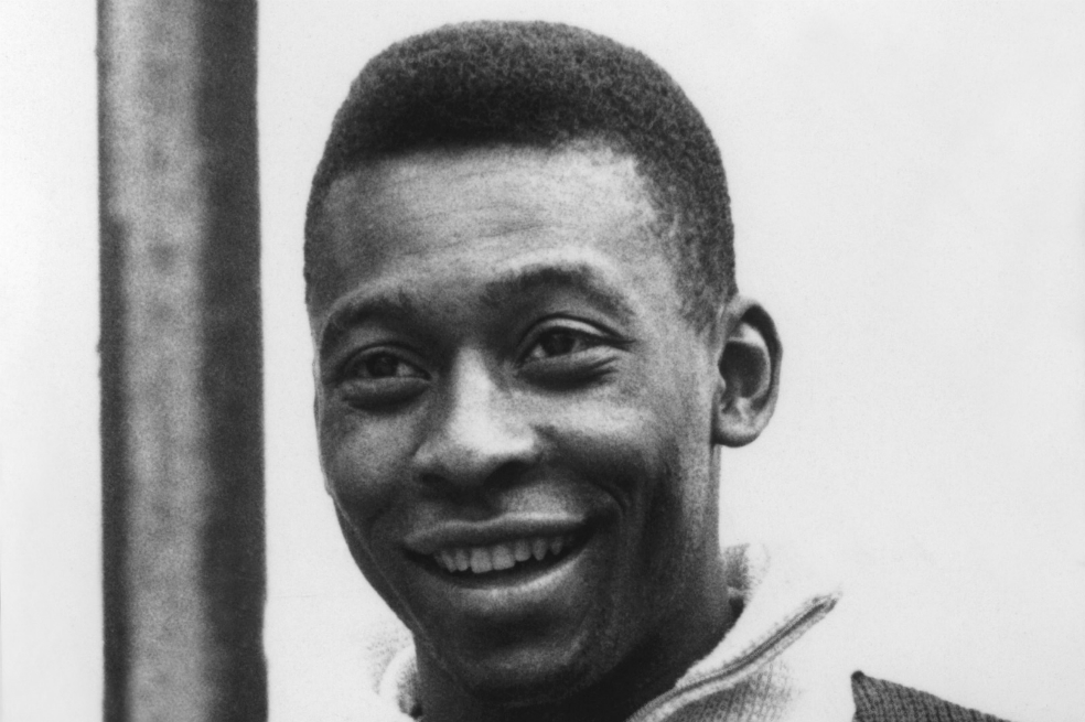 Edson Arantes do Nascimento, quien este viernes cumple 80 años, es considerado uno de los mejores futbolistas de la historia. Ganó tres mundiales con la selección de Brasil (Suecia 1958, Chile 1962 y México 1970).