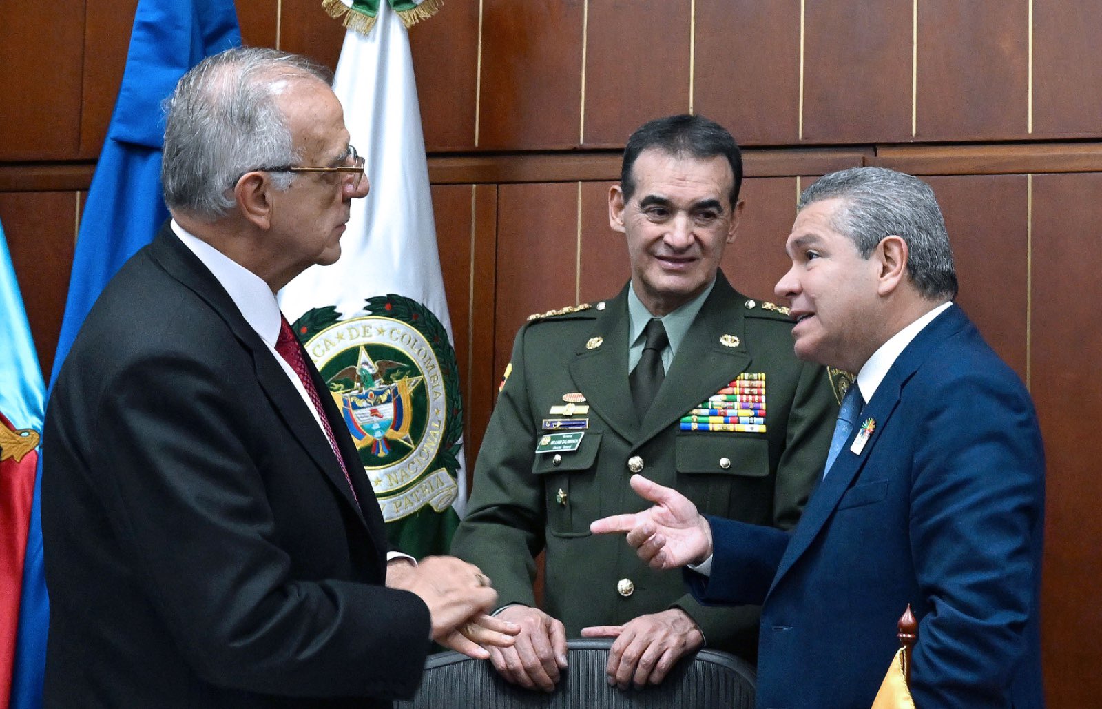 El ministro de Defensa, Iván Velásquez, entregó nuevos detalles de las investigaciones sobre Pegasus.