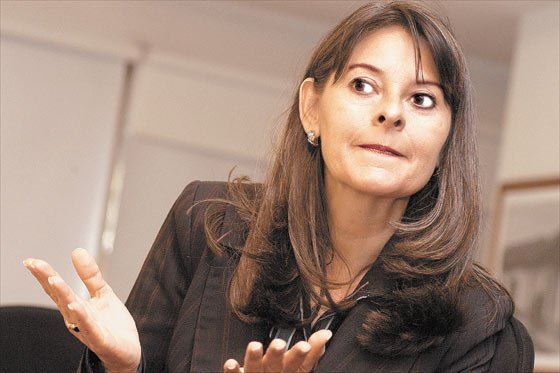 Piden a Fiscalía investigar a cúpula de Farc por delitos sexuales