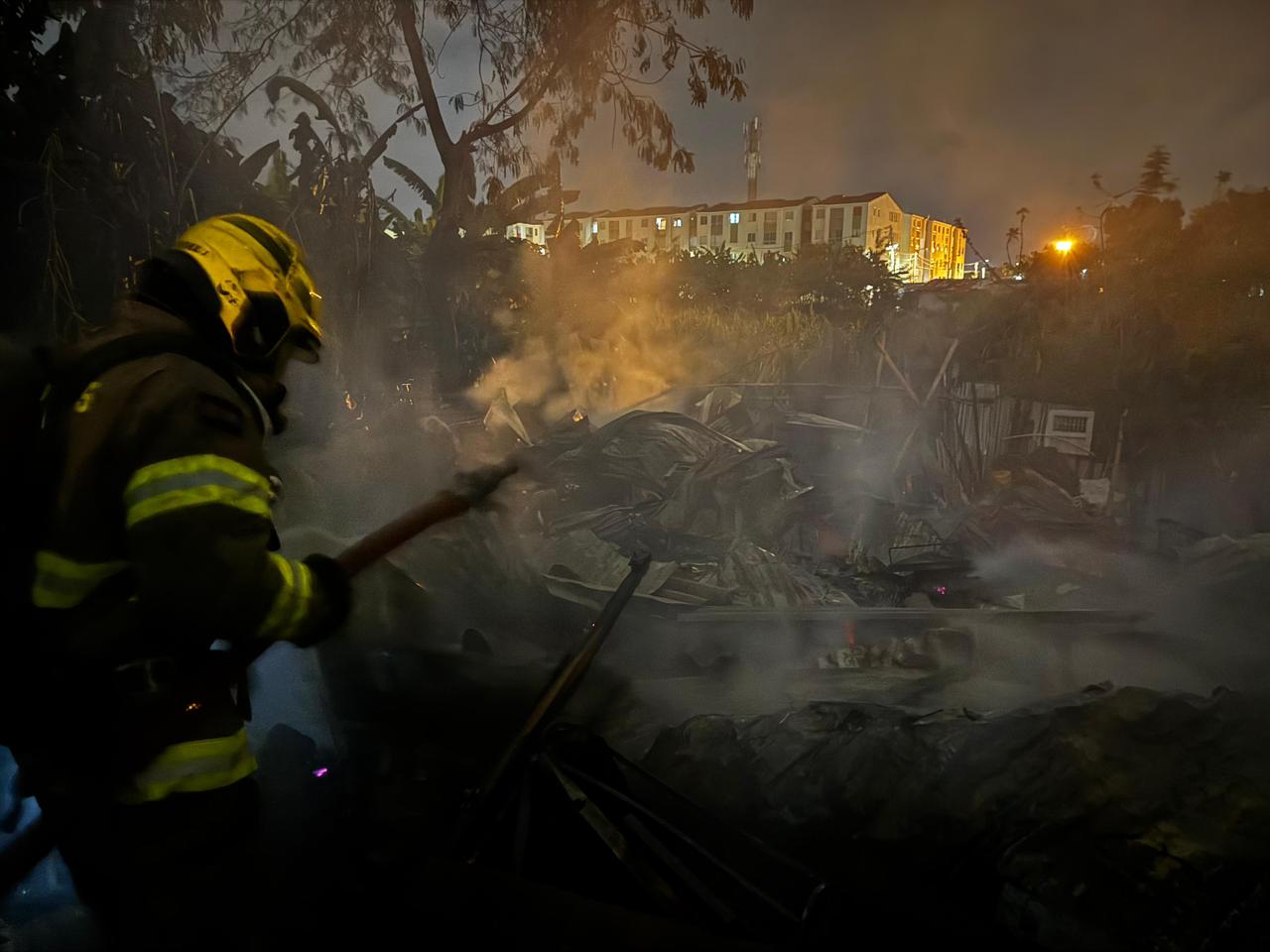 Incendio en barrio El Lago de Cali dejó 41 viviendas afectadas y cuatro personas heridas