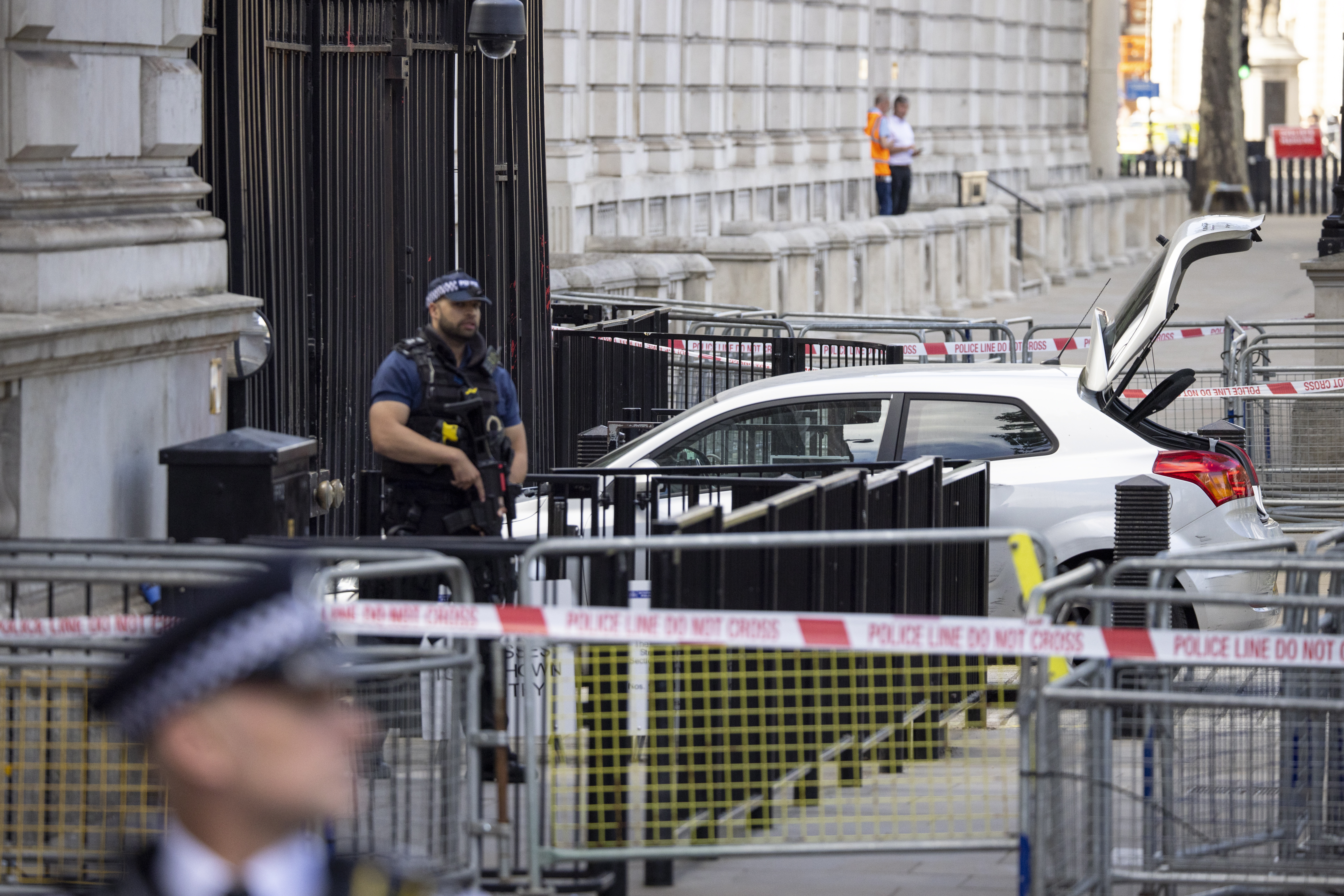 Automóvil se estrelló contra Downing Street en Reino Unido, ¿qué se sabe?