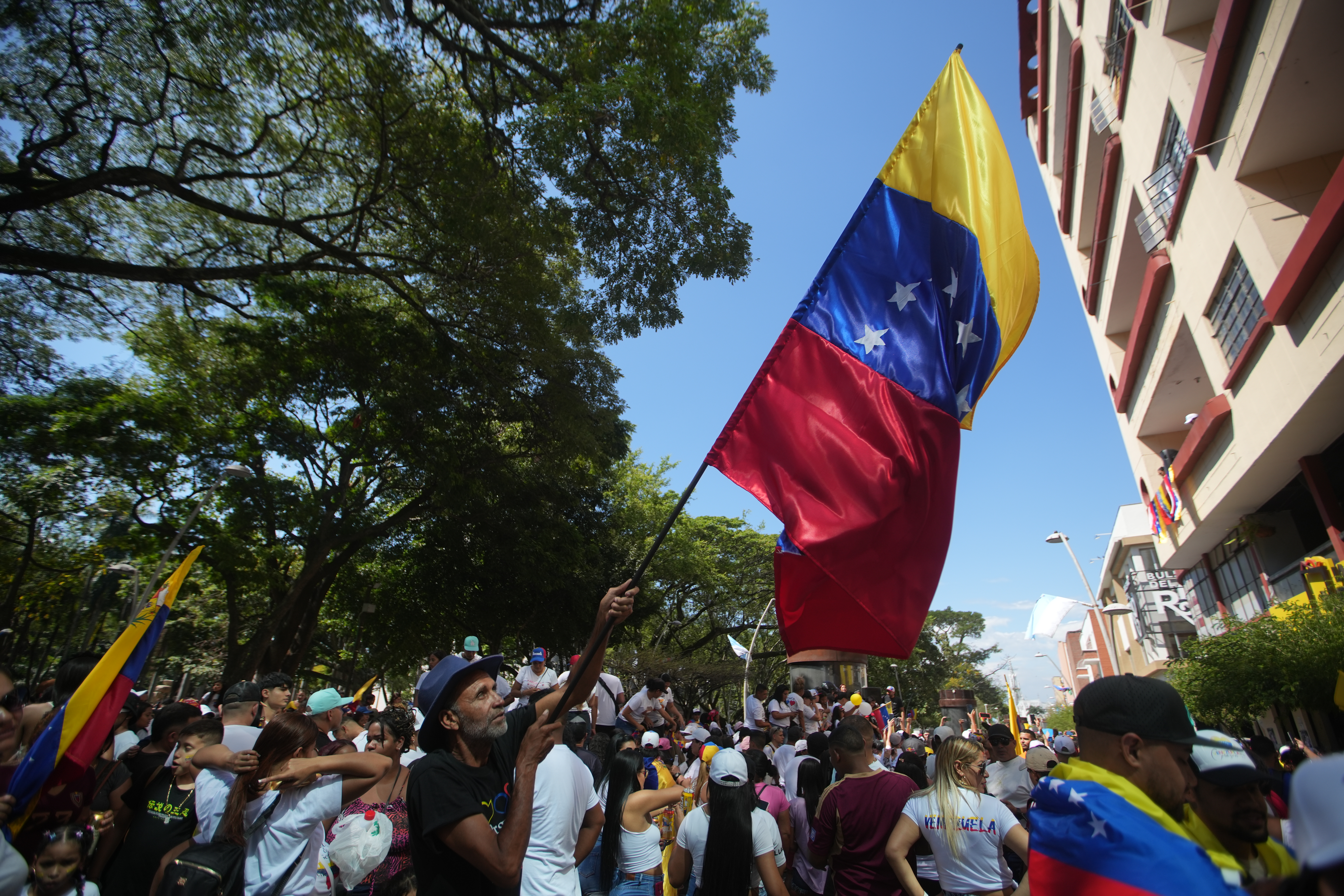 Con los ojos en Venezuela: qué dicen los políticos colombianos de las elecciones