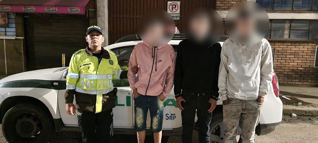Policía Bogotá capturó a presuntos ladrones de celulares en Transmilenio