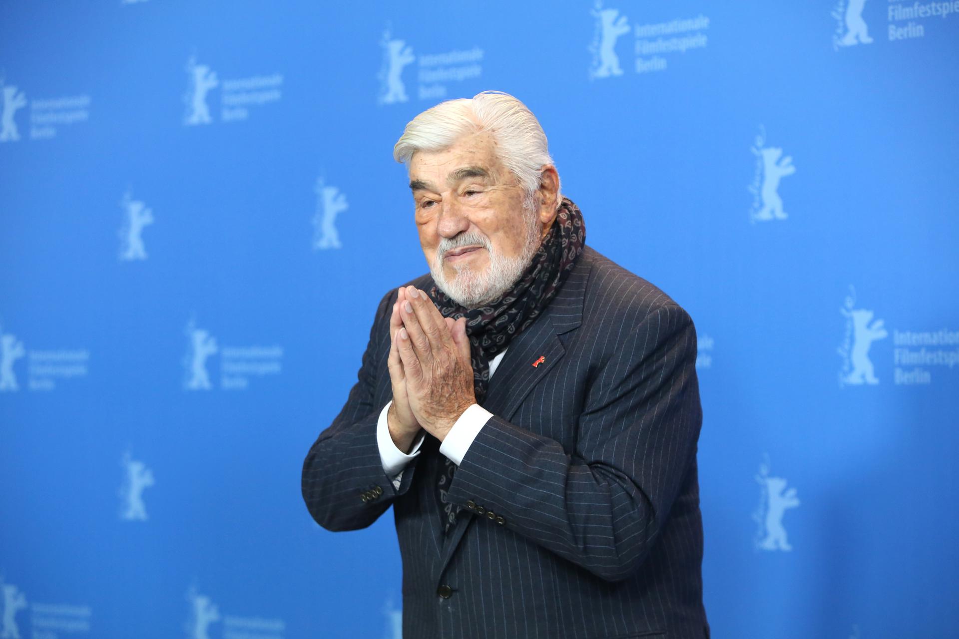 BERLIN (Germany), 09/04/2026.- (FILE) - Swiss-born German actor Mario Adorf poses during the photocall of 'It Could Have Been Worse - Mario Adorf' (Es haette schlimmer kommen koennen - Mario Adorf) during the 69th annual Berlin Film Festival, in Berlin, Germany, 12 February 2019 (reissued 09 April 2026). Mario Adorf died at the age of 95 on 08 April 2026, according to his management. (Cine, Cine, Alemania) EFE/EPA/ADAM BERRY