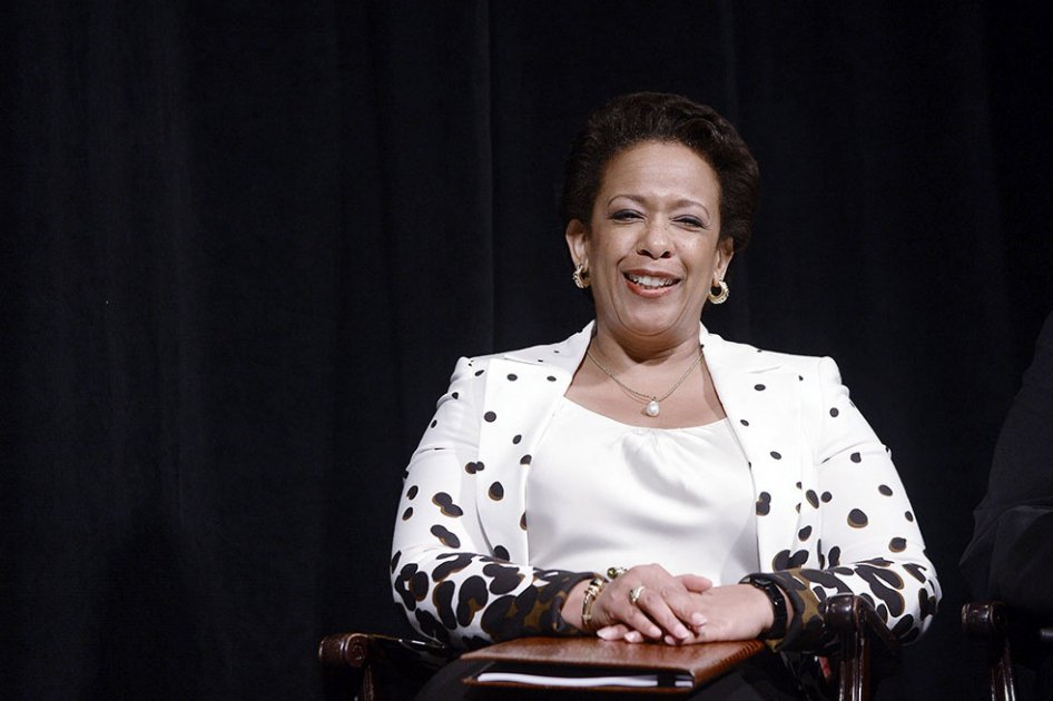 Loretta Lynch se posesiona como fiscal de EE.UU. reforzada por el caso FIFA