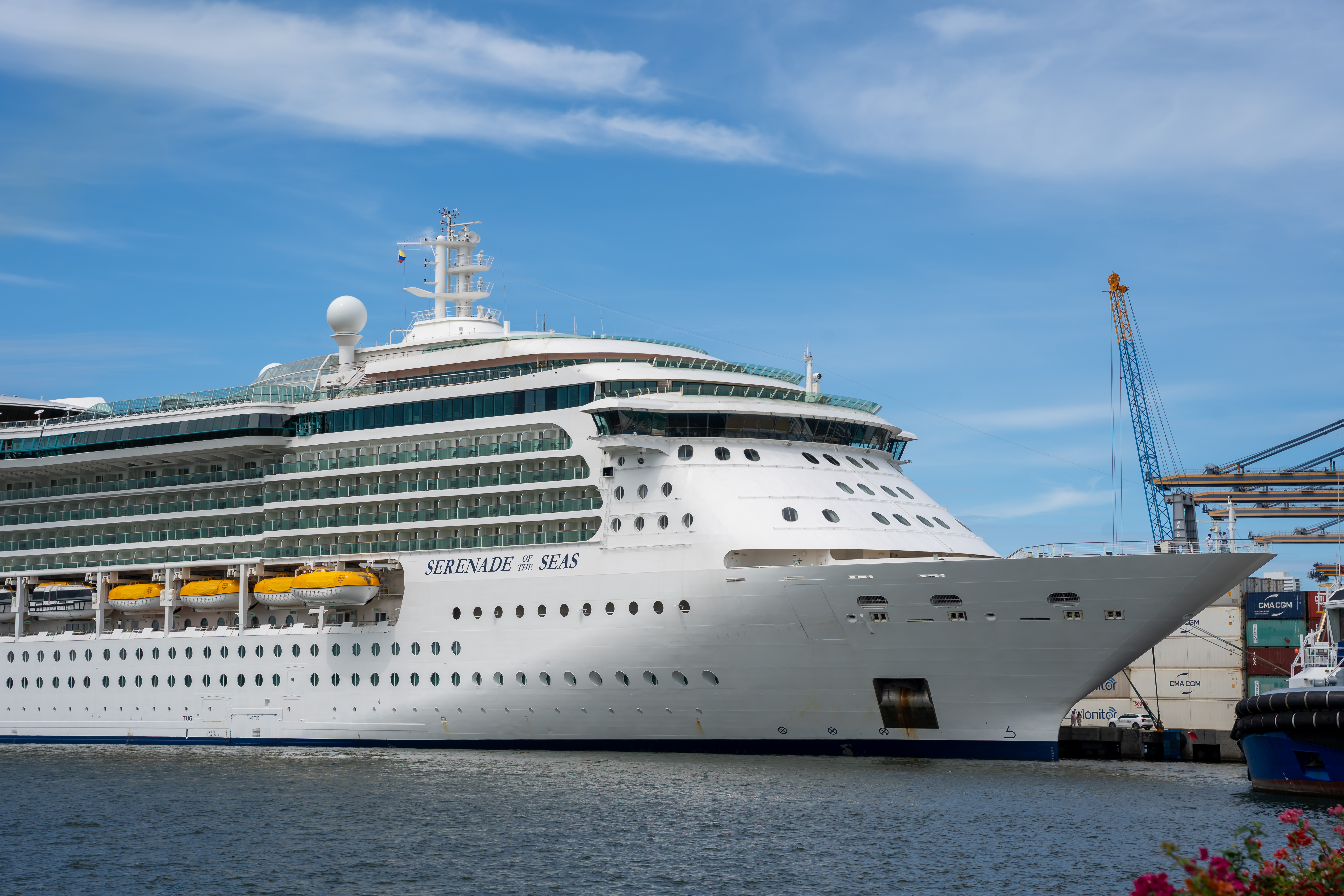 Tras una temporada sin operaciones de embarque, Cartagena regresó al escenario internacional como puerto de inicio de cruceros.  Puerto de Cartagena, Royal Caribbean
