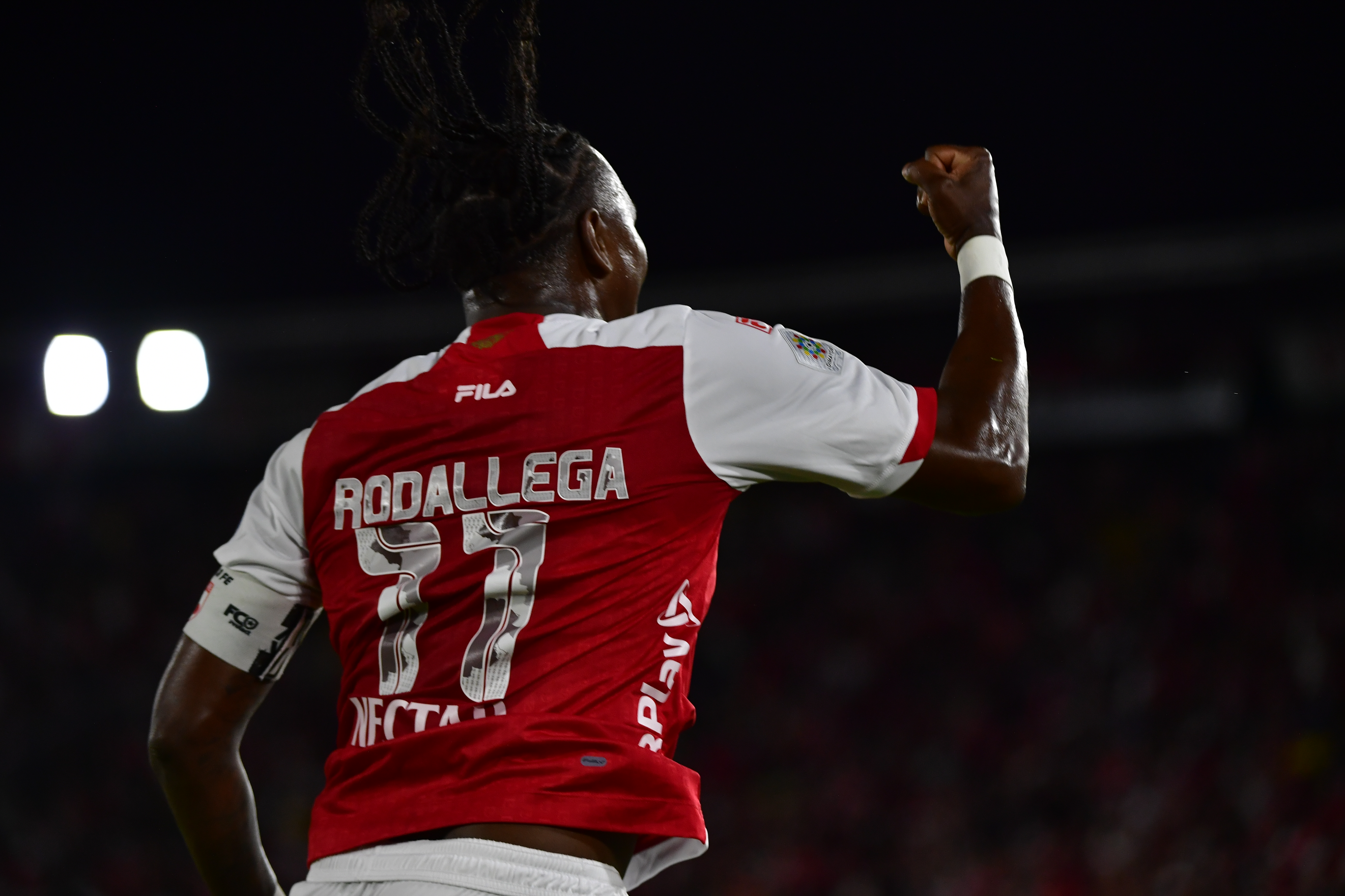 Santa Fe goleó 3-0 a Fortaleza con triplete de un inspirado Hugo Rodallega