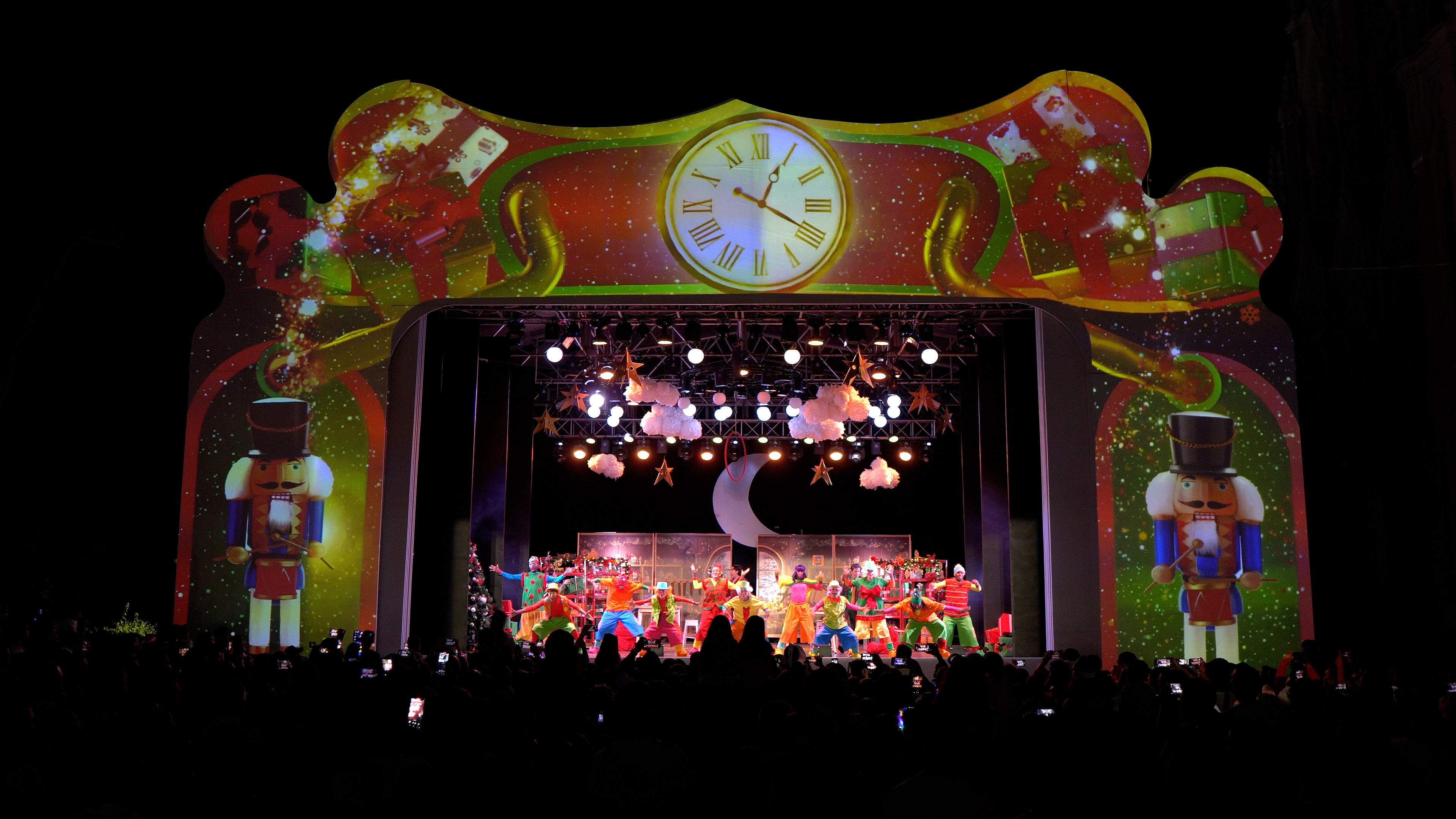 Cali ilumina la Navidad con espectáculos de arte en vivo y shows tecnológicos