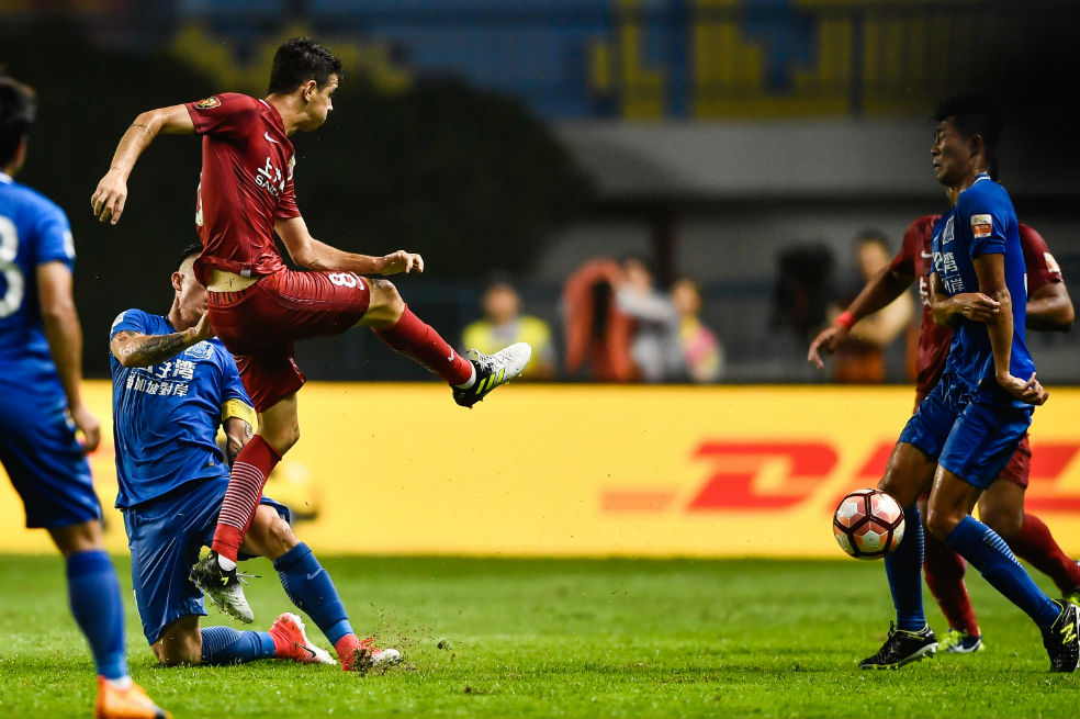 Brasileño Oscar suspendido ocho partidos tras pelea en Super Liga china