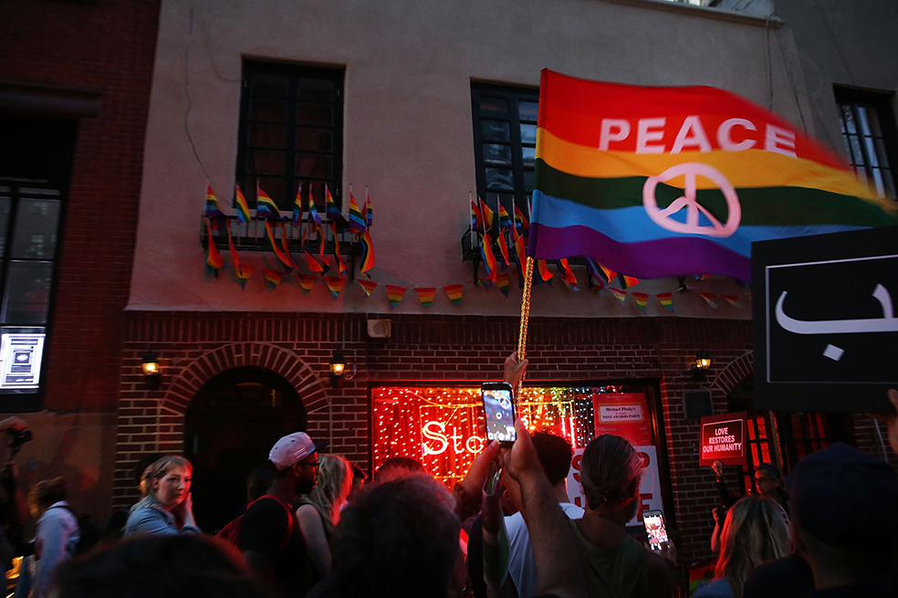 En el portal web del Monumento Nacional Stonewall se presenta la historia, relevancia y actividades de este sitio conmemorativo en Nueva York. 