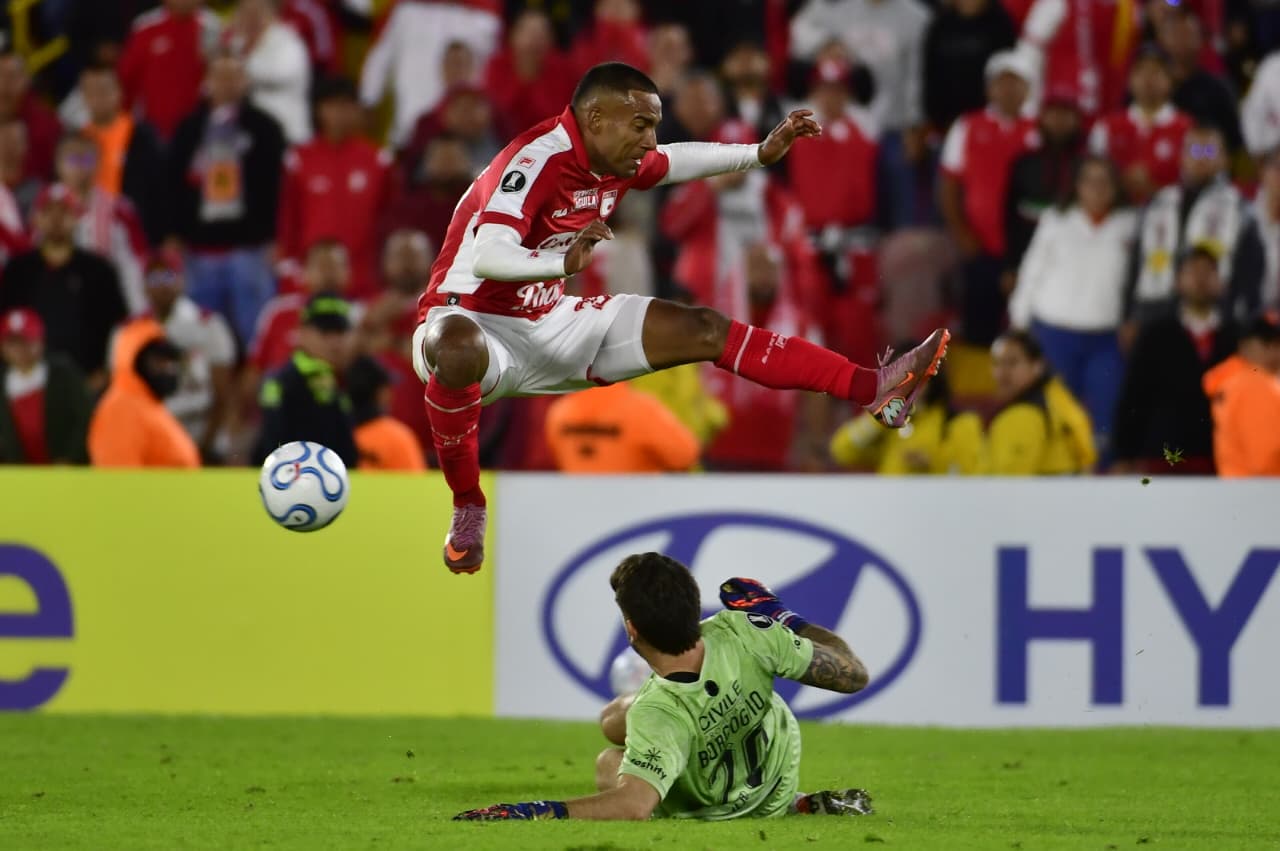 Santa Fe le ganó 2-1 a Platense y sigue con chances de clasificar en la Copa Libertadores.
