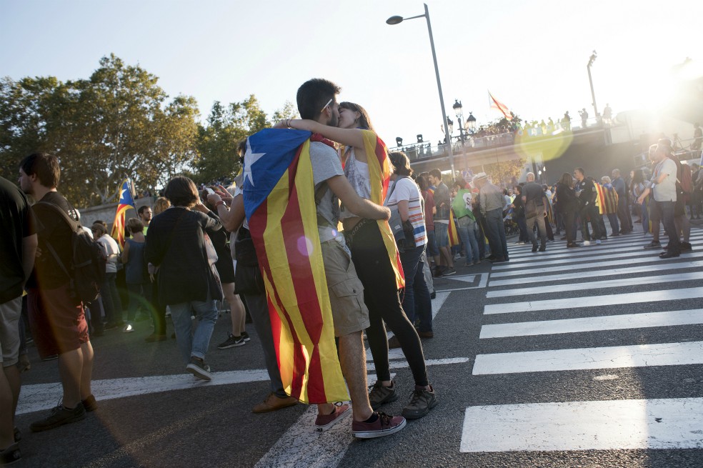 España garantiza pago a acreedores de Cataluña tras referéndum