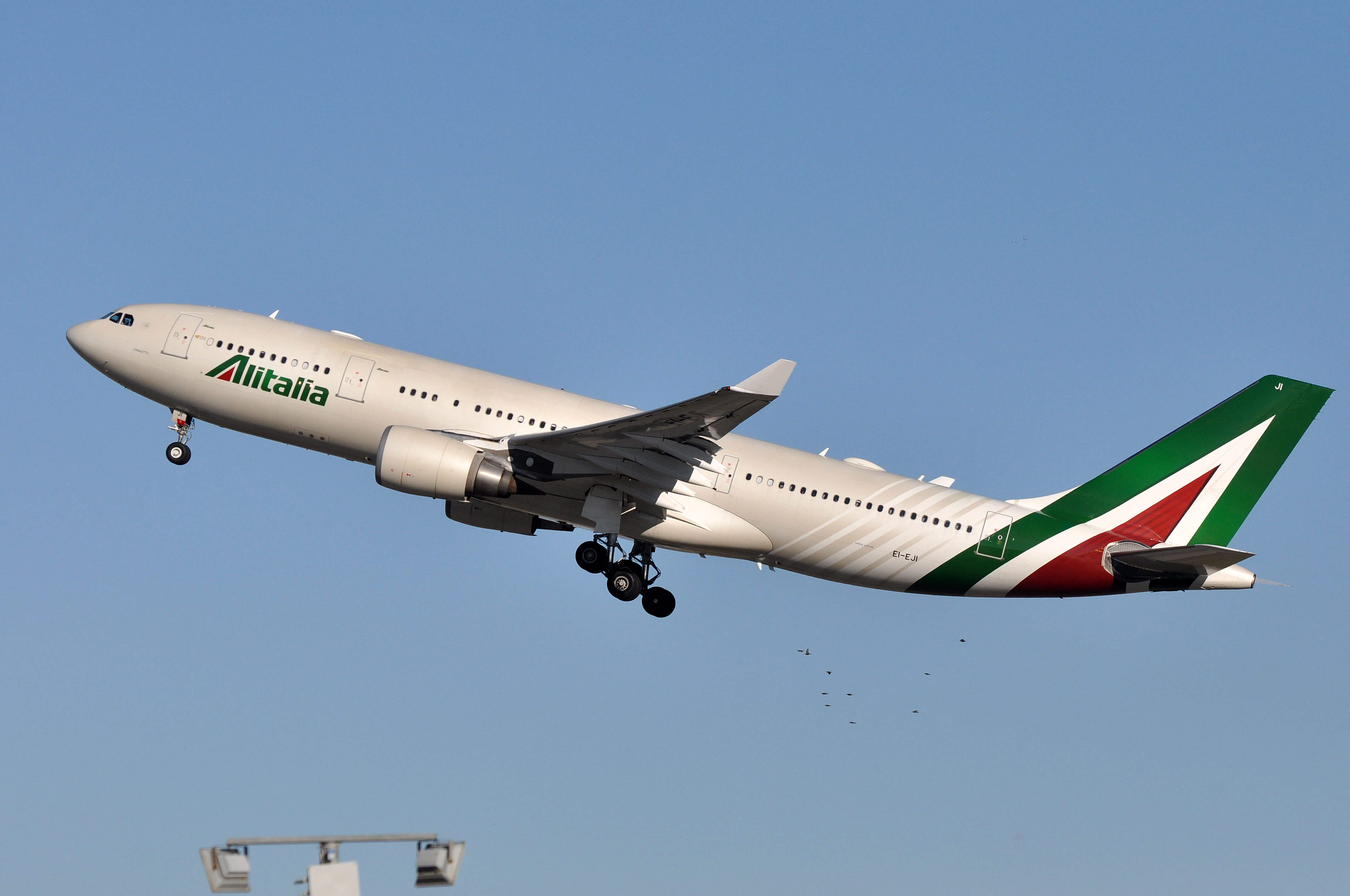 Germán Efromovich propuso comprar el 30 % de Alitalia
