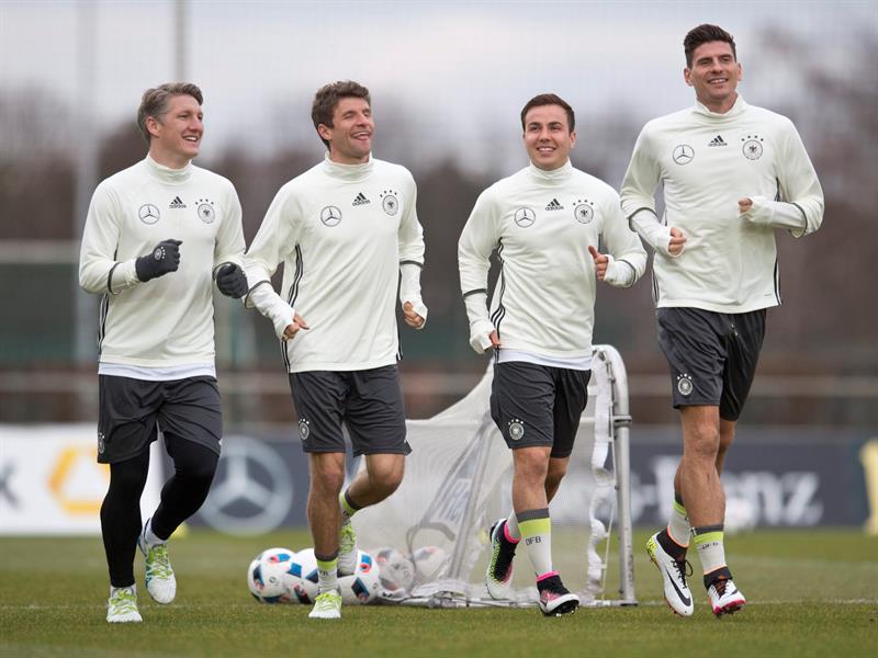 Schweinsteiger volvió a lesionarse los ligamentos y es baja en Alemania