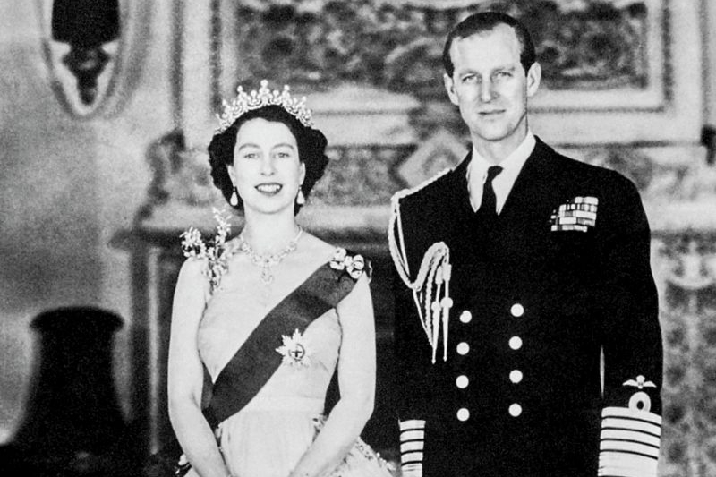 Isabel II tiene 95 años de edad y su esposo, Felipe de Edimburgo, murió el año pasado. / AFP