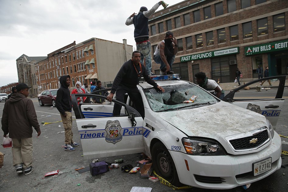Noche de caos en Baltimore tras jornada de protestas antirracistas