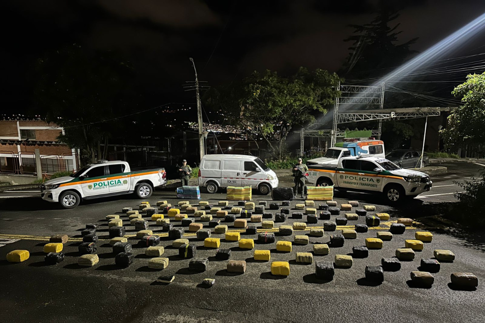 Conductor se da a la fuga tras abandonar casi una tonelada de marihuana en Nariño