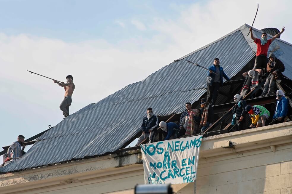 Motines y protestas: la pandemia agudiza la crisis en cárceles de Argentina