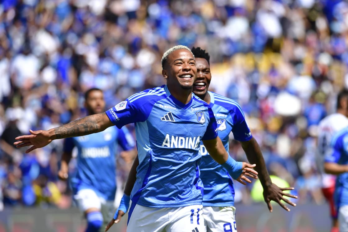 Millonarios venció 3–2 a Fortaleza en El Campín con tripleta de Beckham David Castro y logró un triunfo crucial que lo mantiene en la pelea por entrar al grupo de los ocho en la Liga BetPlay 2025. El equipo de Hernán Torres presionó alto, recuperó en campo rival y fue letal en los momentos clave, aunque volvió a fallar varias opciones claras. Fortaleza dominó la posesión y complicó en el cierre de cada tiempo con goles de Jhon Velásquez y Sebastián Valencia, este último de penalti en el 90+1, pero no pudo evitar que Millonarios le quitara el invicto.