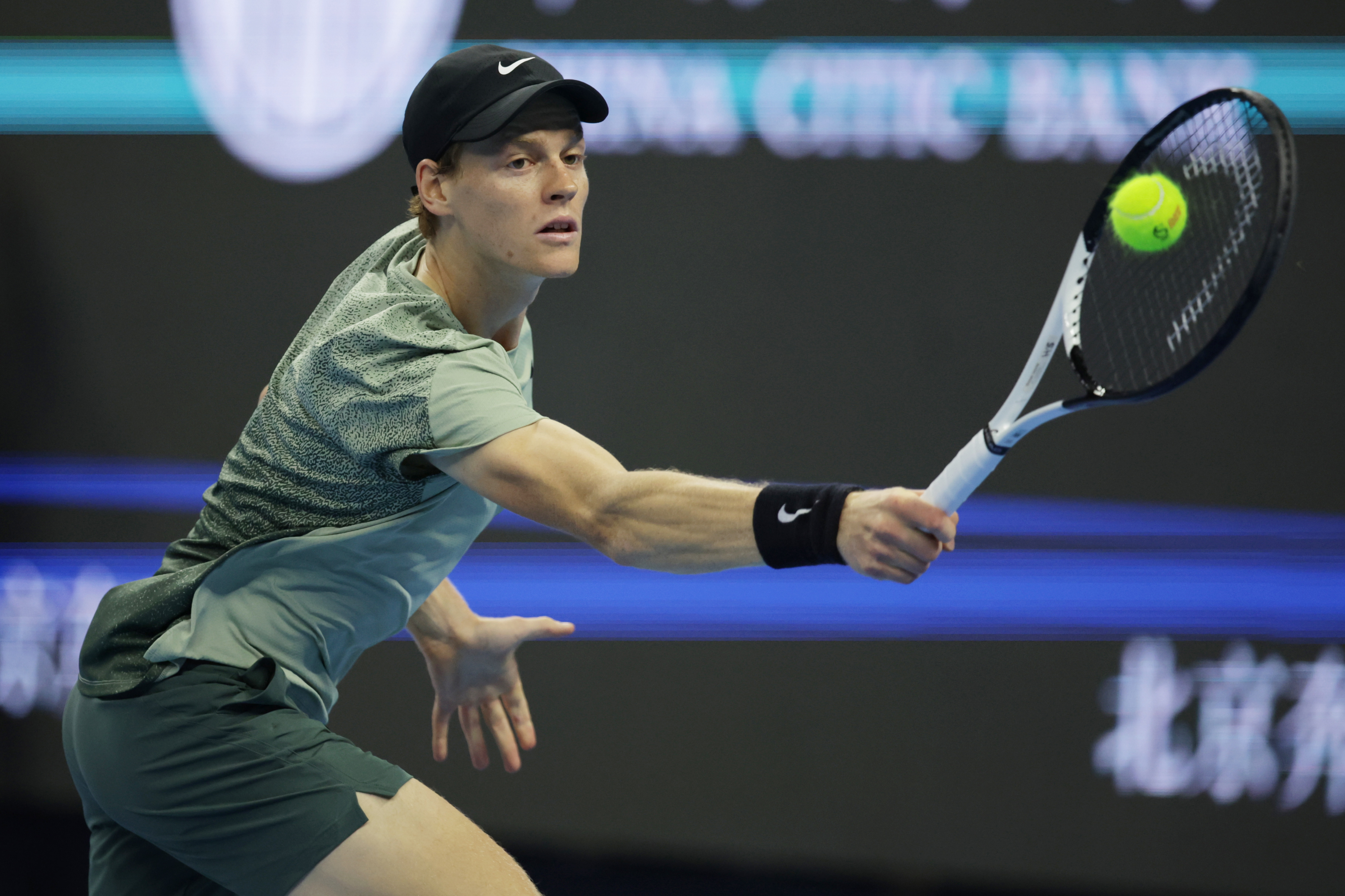 Beijing (China), 01/10/2024.- Jannik Sinner of Italy in action during his Men's Singles semifinal match against Yunchaokete Bu of China at the China Open tennis tournament in Beijing, China, 01 October 2024. (Tenis, Italia) EFE/EPA/ANDRES MARTINEZ CASARES
