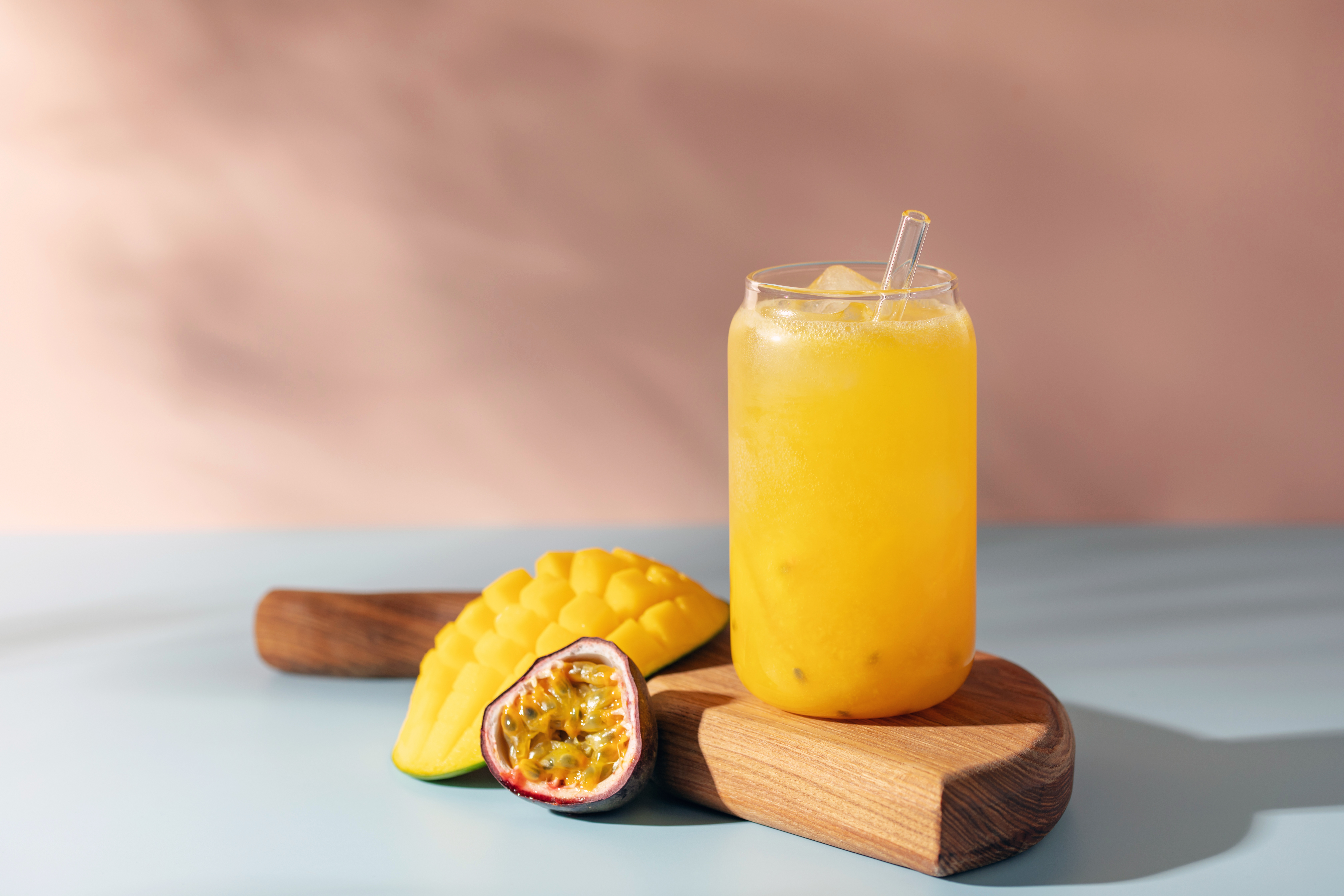 Agua de mango con maracuyá