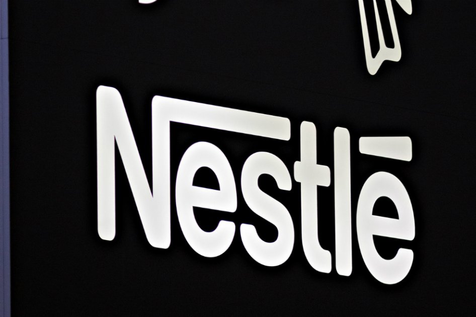 Al imperio de azúcar de Nestlé se le ha dado por la salud